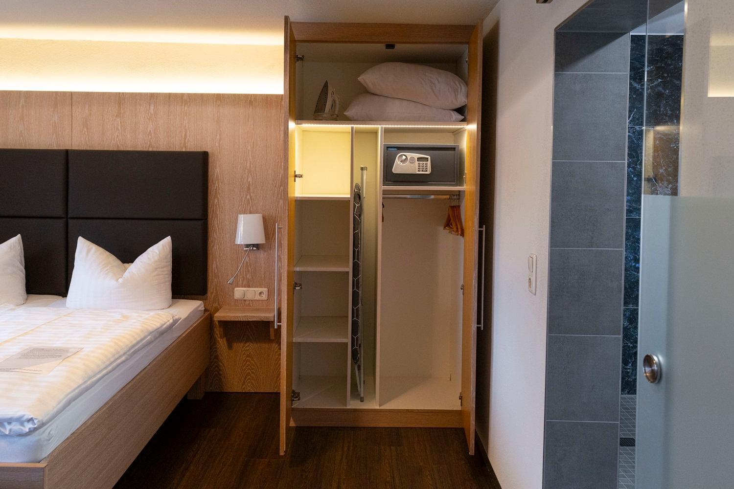 Hotel & Apartments Boehm グラーフェンヴェーア エクステリア 写真